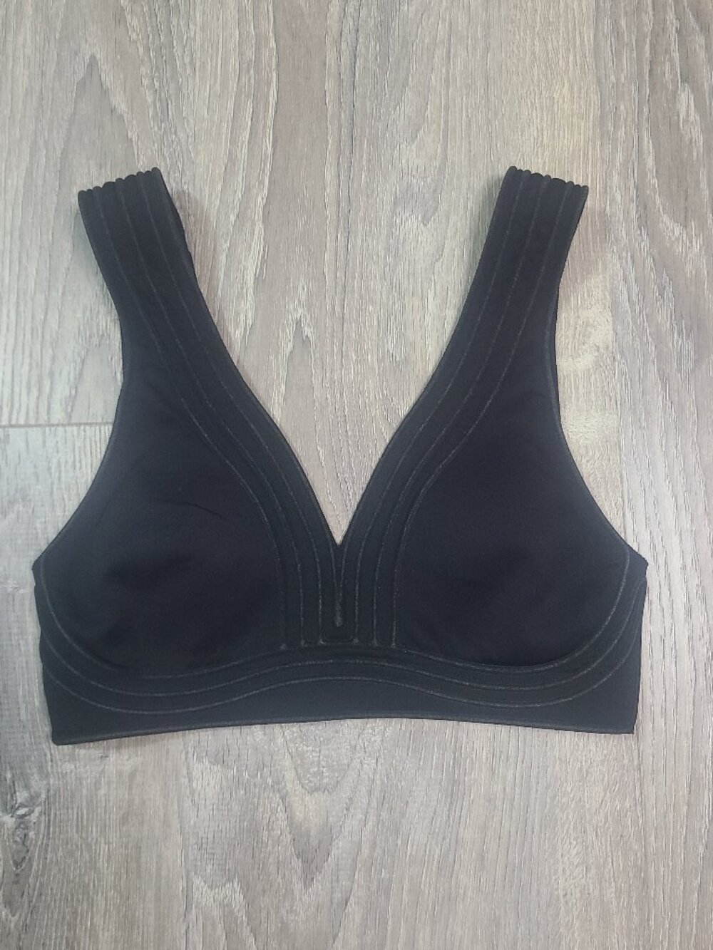Lululemon Black Get In Line Velvety Flocked Detailing Sports Bra - Size 2